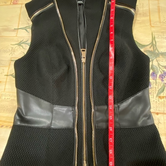 BEBE Black faux leather  Zipper Vest Size 2 - Picture 3 of 8